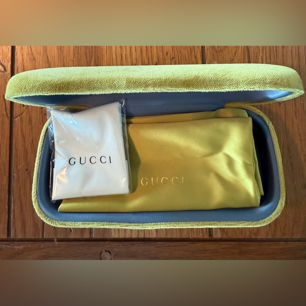 GUCCI velvet eye glass case with lens cloth & satin storage bag unique green
